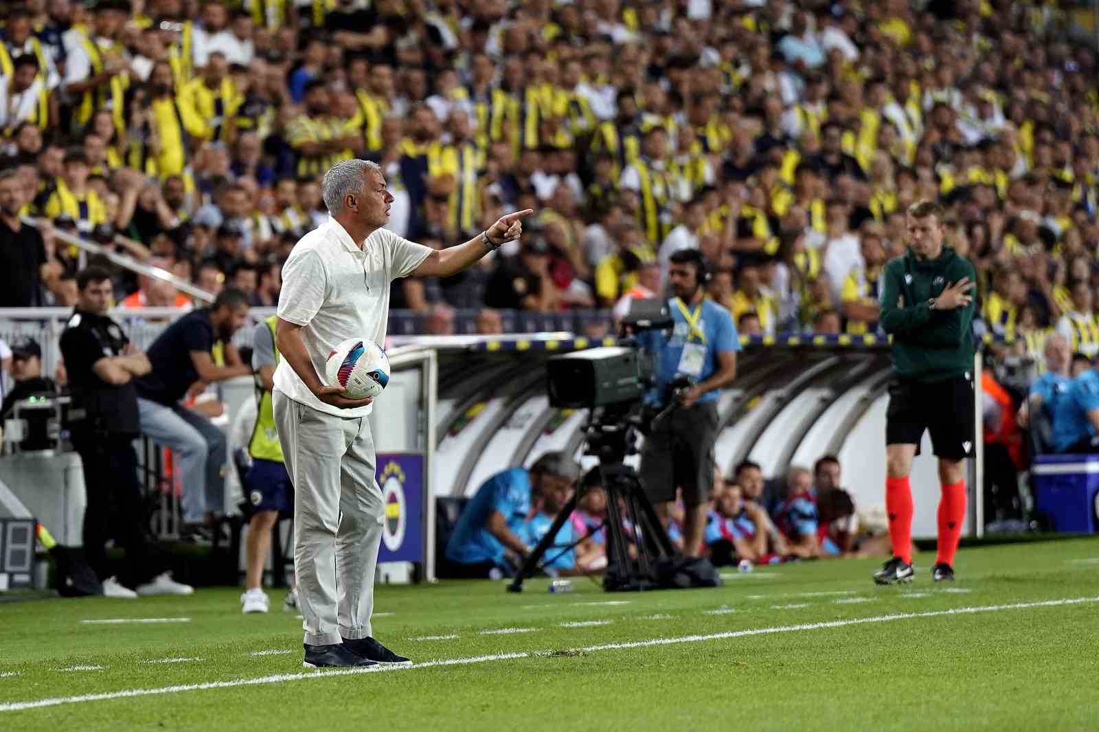 UEFA Şampiyonlar Ligi 2. Eleme Turu: Fenerbahçe: 0 - FC Lugano: 1 (İlk yarı)
