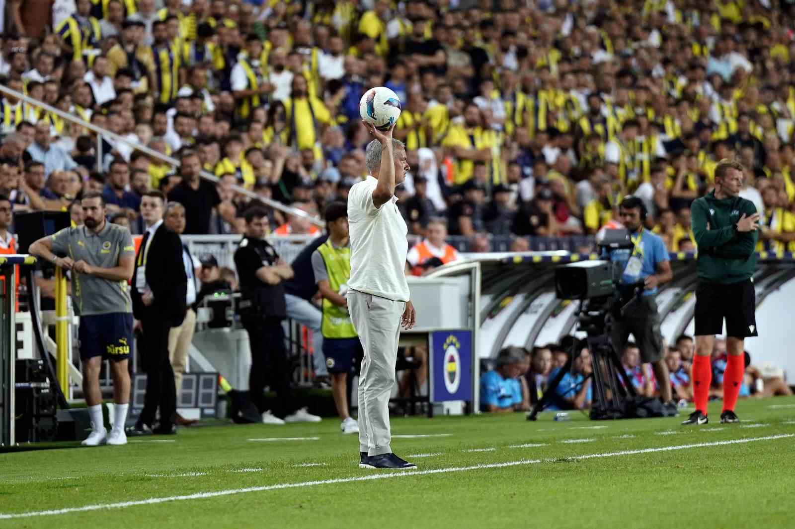 UEFA Şampiyonlar Ligi 2. Eleme Turu: Fenerbahçe: 0 - FC Lugano: 1 (İlk yarı)
