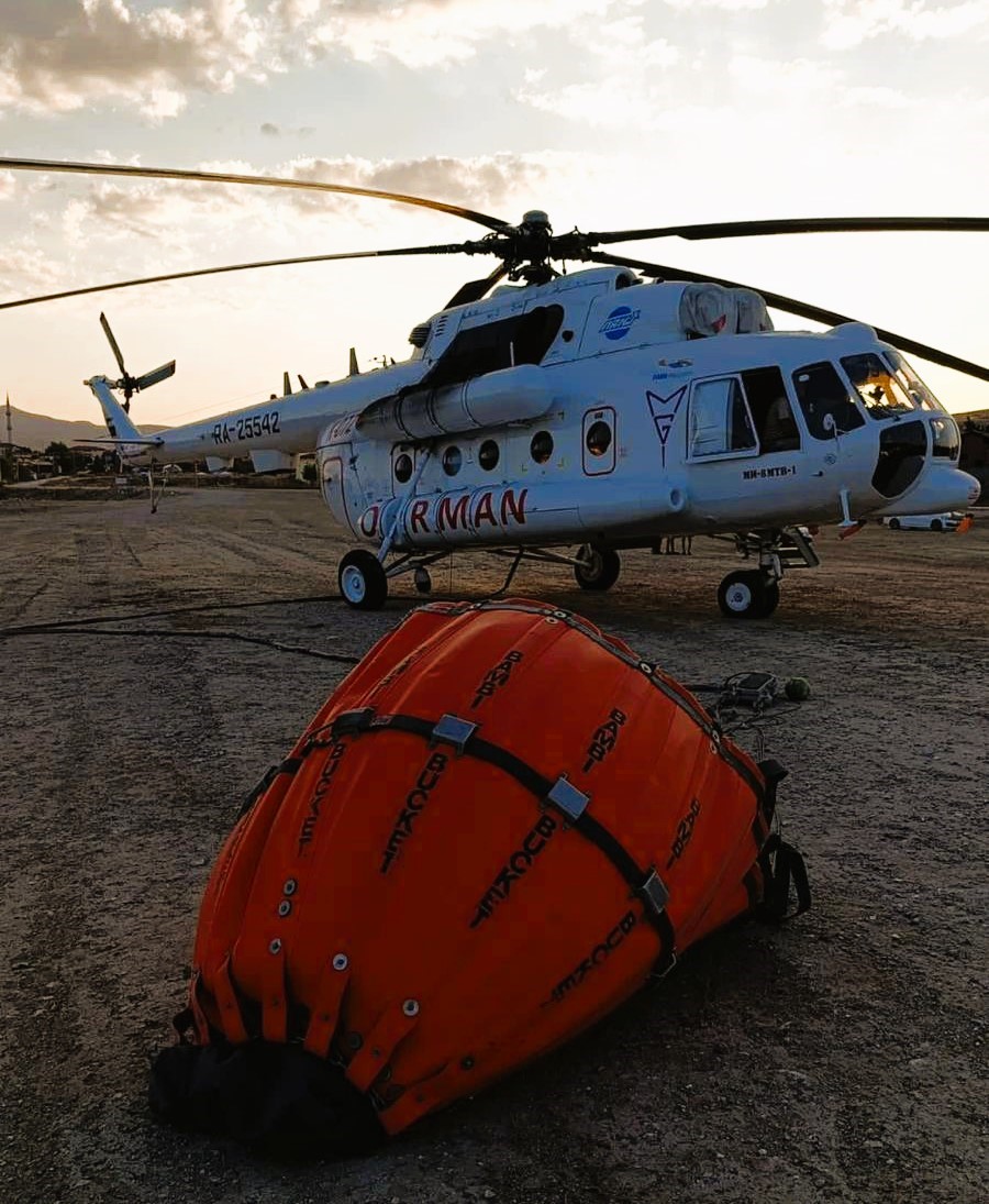 Denizli’deki yangın söndürme çalışmalarına desteğe gelen helikopter zorunlu iniş yaptı
