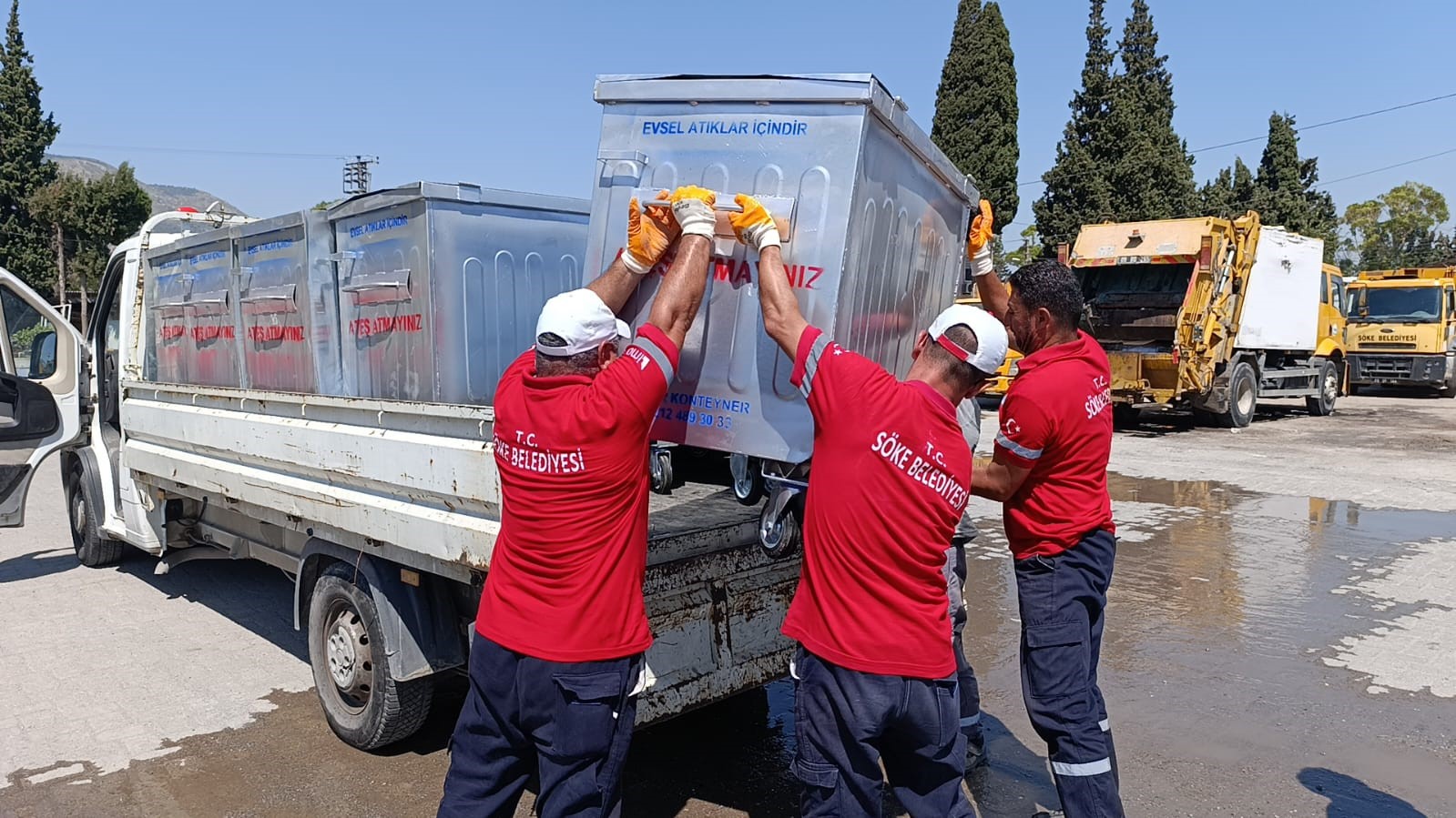 Söke Belediyesi çöp konteynerlerini yenileyerek tasarruf sağlıyor
