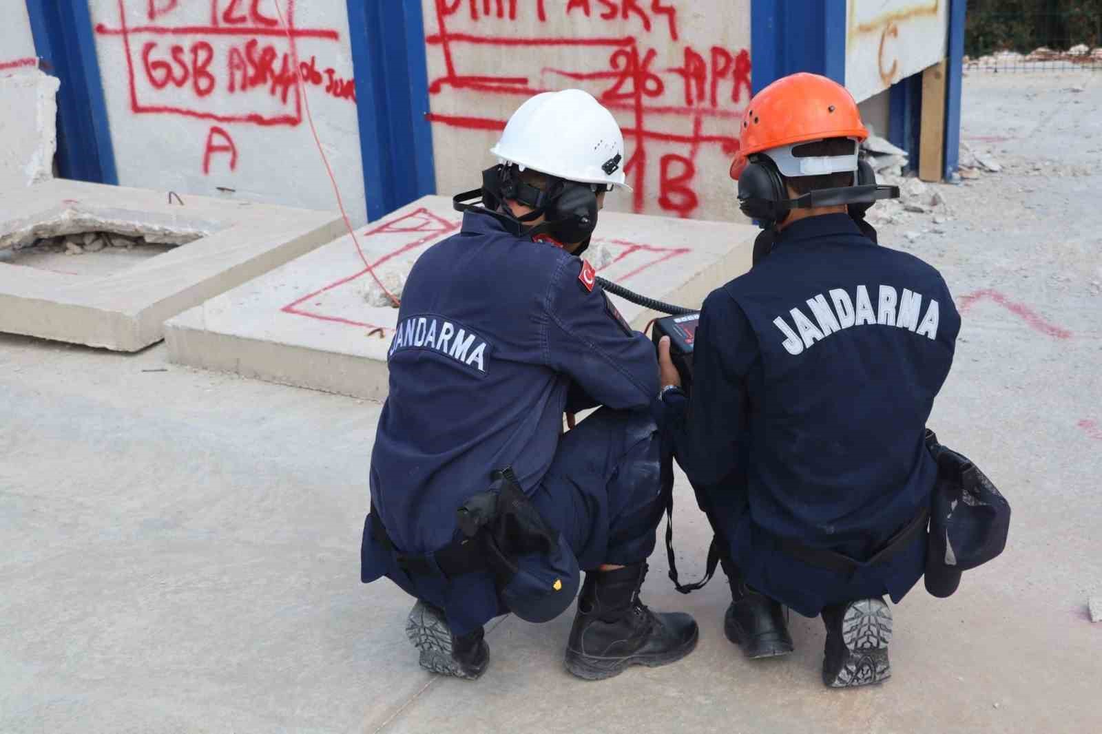 Muğla İl Jandarma Komutanlığı’nda depremde arama kurtarma eğitimi verildi
