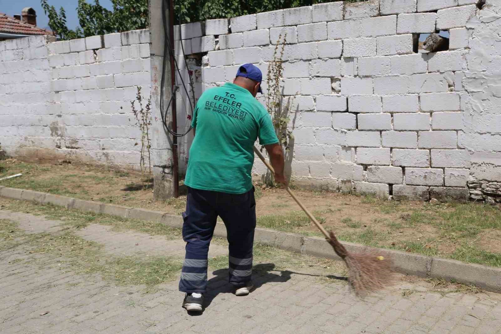 Efeler’de çevre temizliği sürüyor
