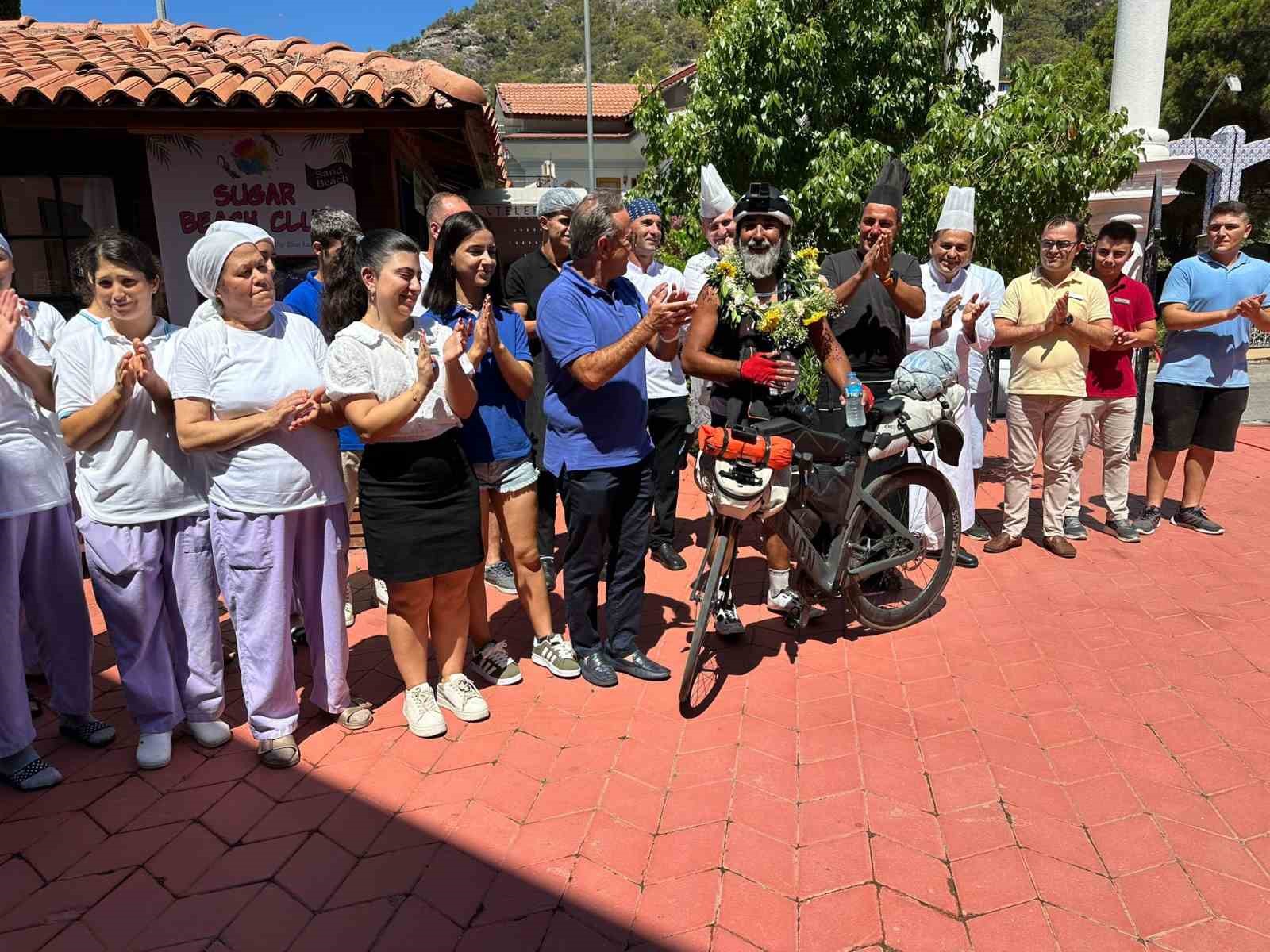 Almanya’dan bisiklet ile Fethiye’ye geldi
