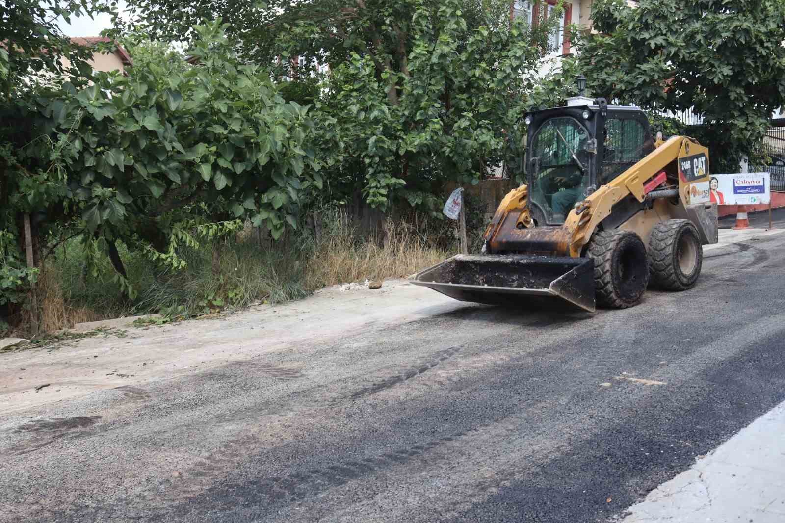 Tepeköy Mahallesi asfaltla buluşuyor
