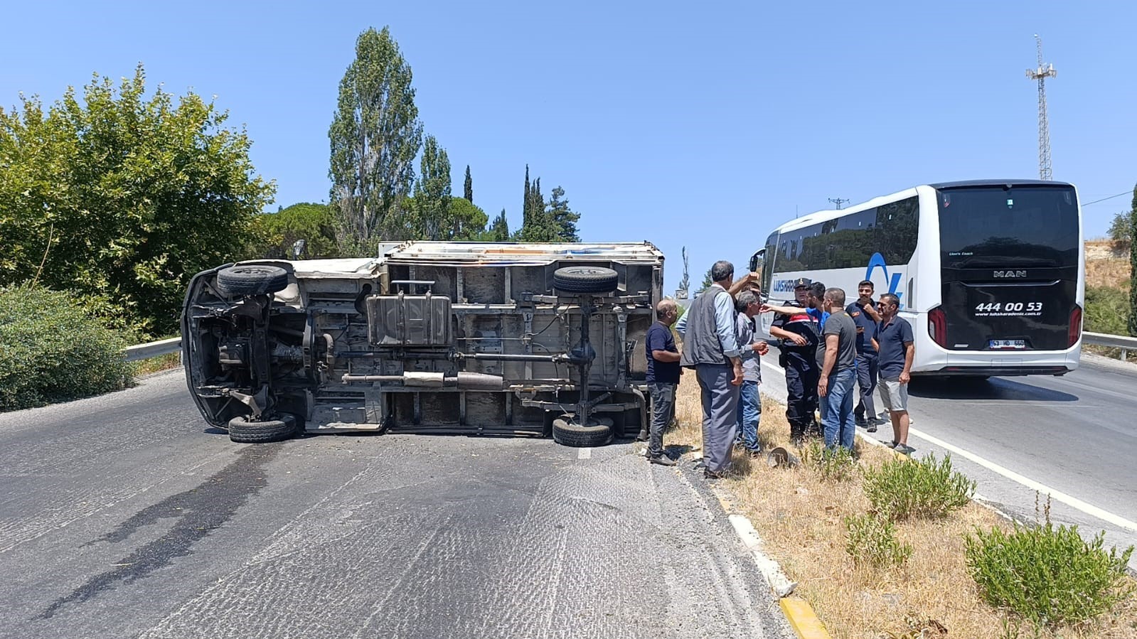 Söke’deki kazada iki araç devrildi: 4 yaralı
