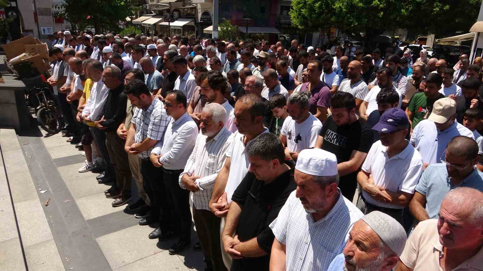 Mersin’de İsmail Haniye için gıyabi cenaze namazı kılındı
