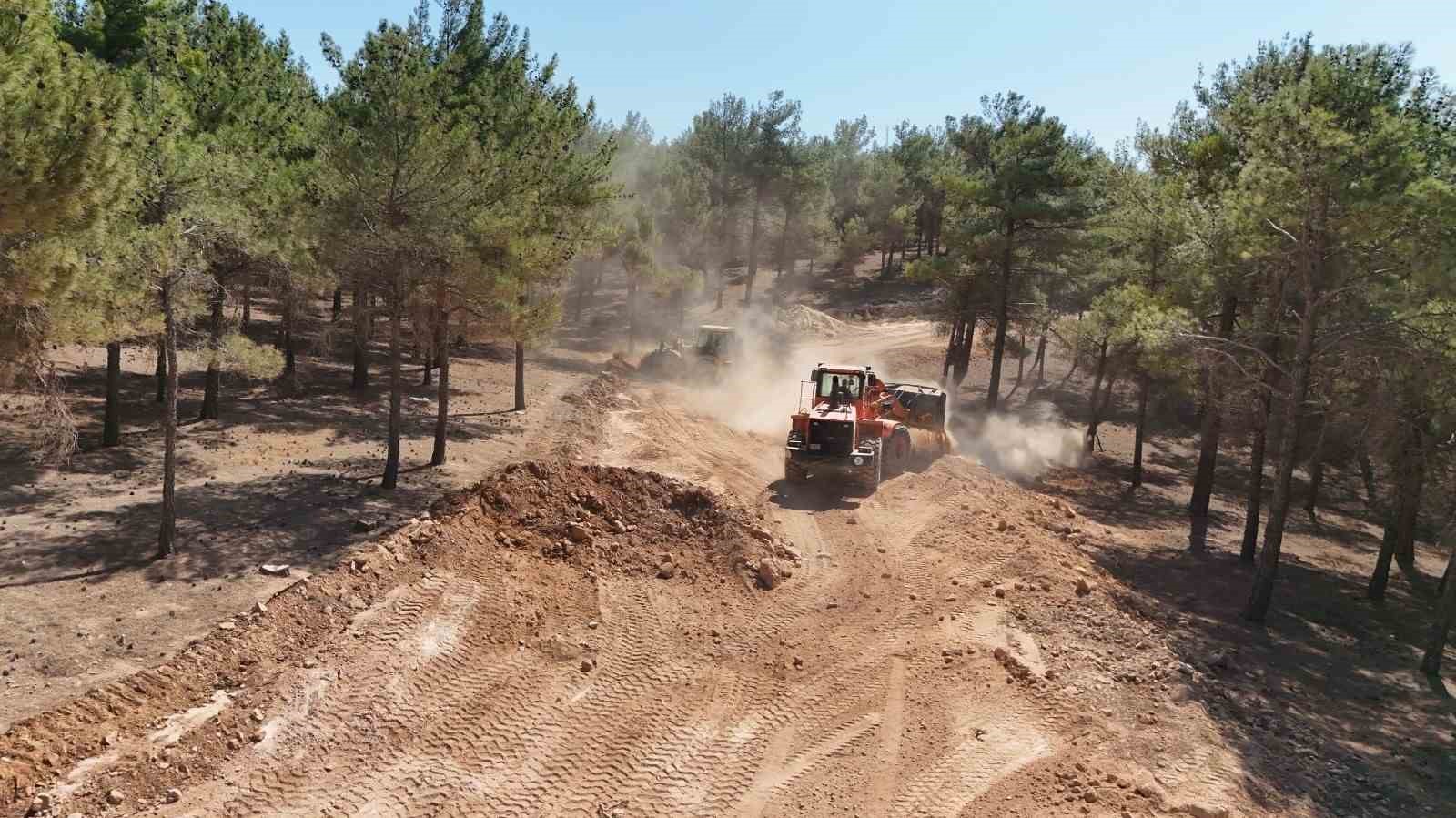 Dülükbaba’nın yolları genişletiliyor
