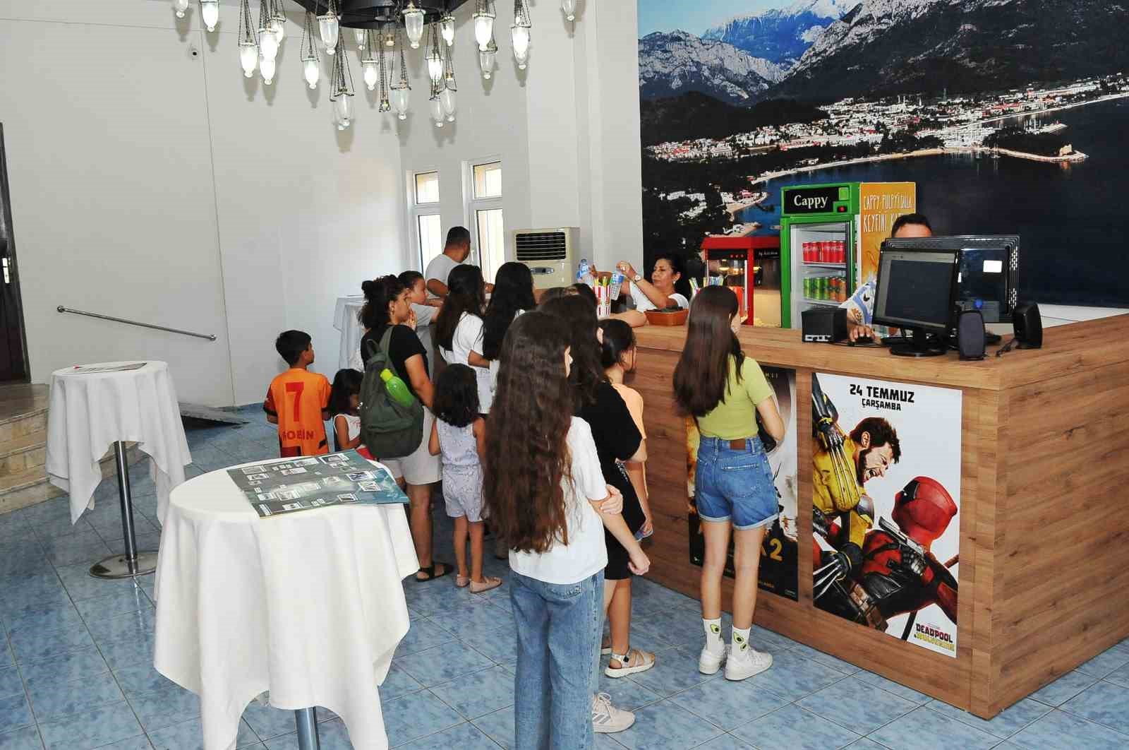 Kemer’de geleceğin müzisyenleri ve yelkencileri Cinemapink’te buluştu
