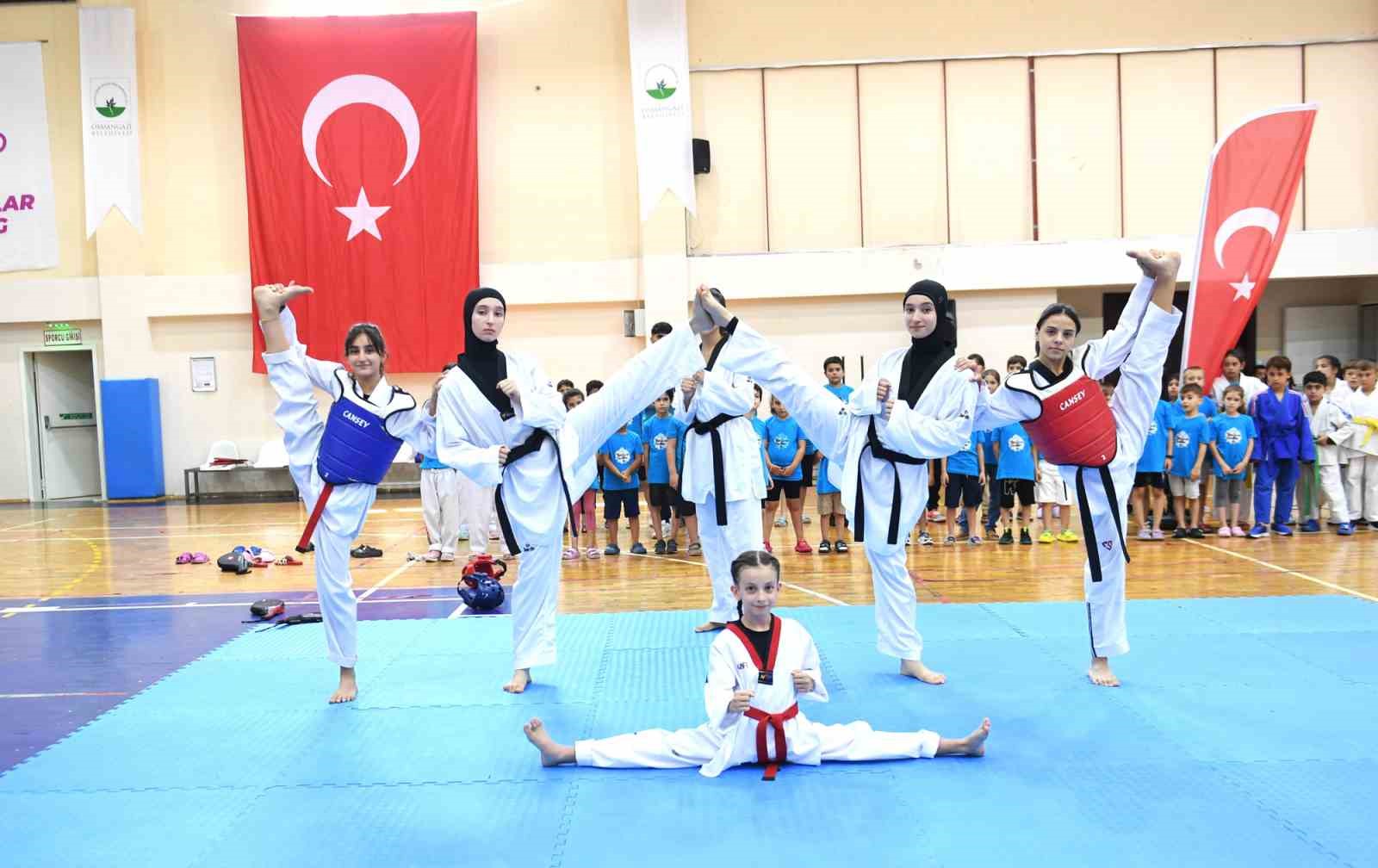 Genç judo ve taekwondocular sertifikalarını aldı
