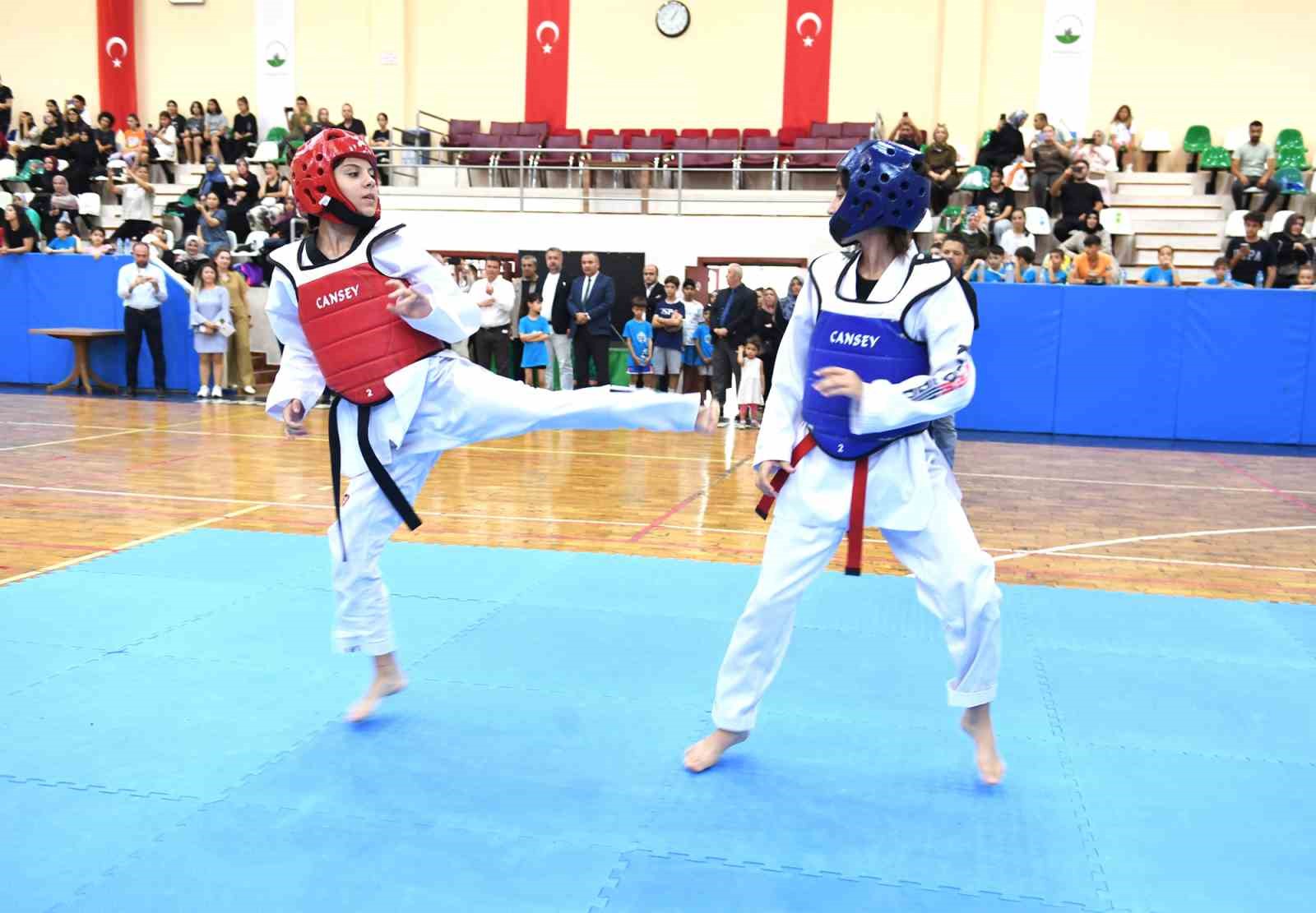 Genç judo ve taekwondocular sertifikalarını aldı
