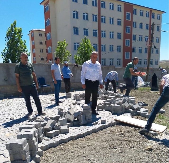 Diyadin’de okullar eğitim öğretim dönemine hazırlanıyor
