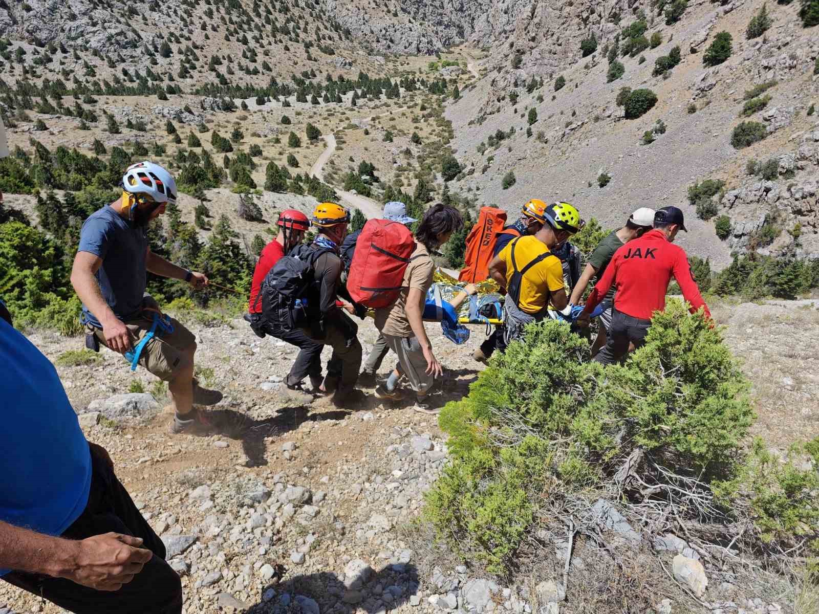 Niğde Aladağlar’da tırmanış sırasında düşen dağcı öldü
