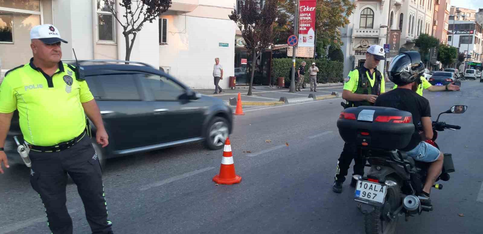 Bandırma’da motosiklet sürücülerine ekipman kullanımının önemi hatırlatıldı
