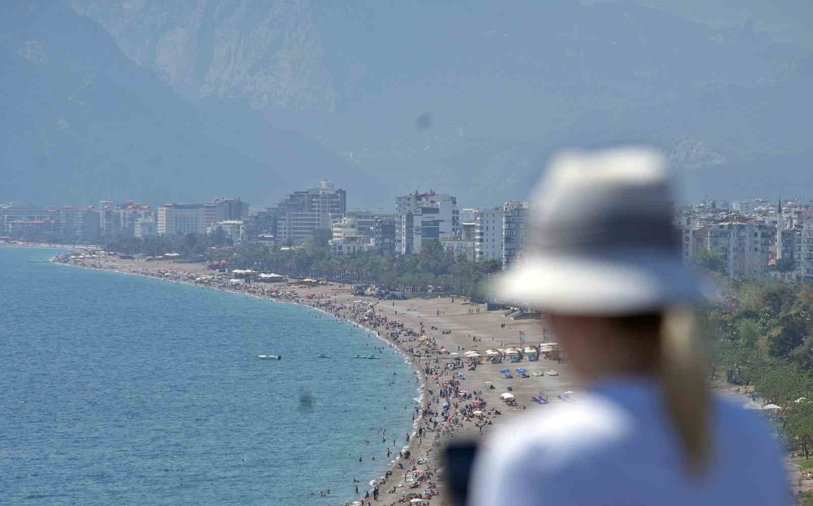 Turizmcilerden uçuşlarda rötar sorununa tepki: Turistler, iyi hatıralarla ülkemizden ayrılmıyor