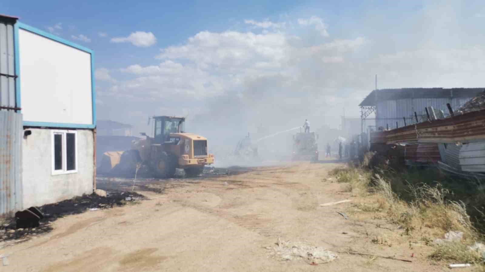 Kırklareli’nde atık toplama tesisinde yangın
