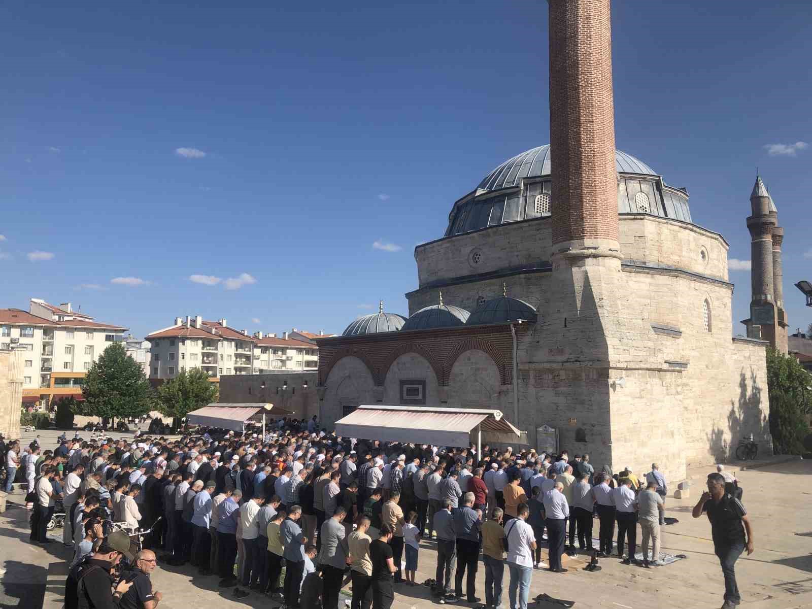 Sivas’ta Haniye için gıyabı cenaze namazı kıldı
