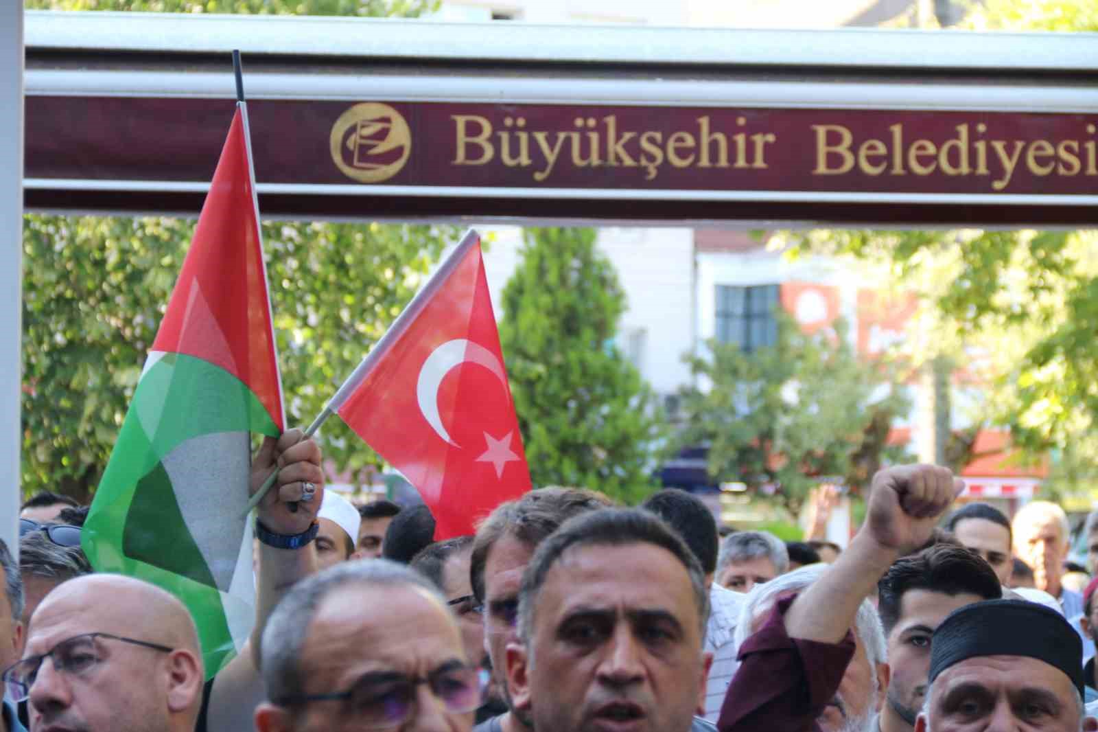 Vatandaşlar Ünlü ve Haniye için toplandı
