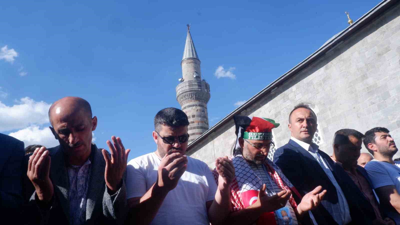 Haniye için Erzurum’da gıyabi cenaze namazı kılındı
