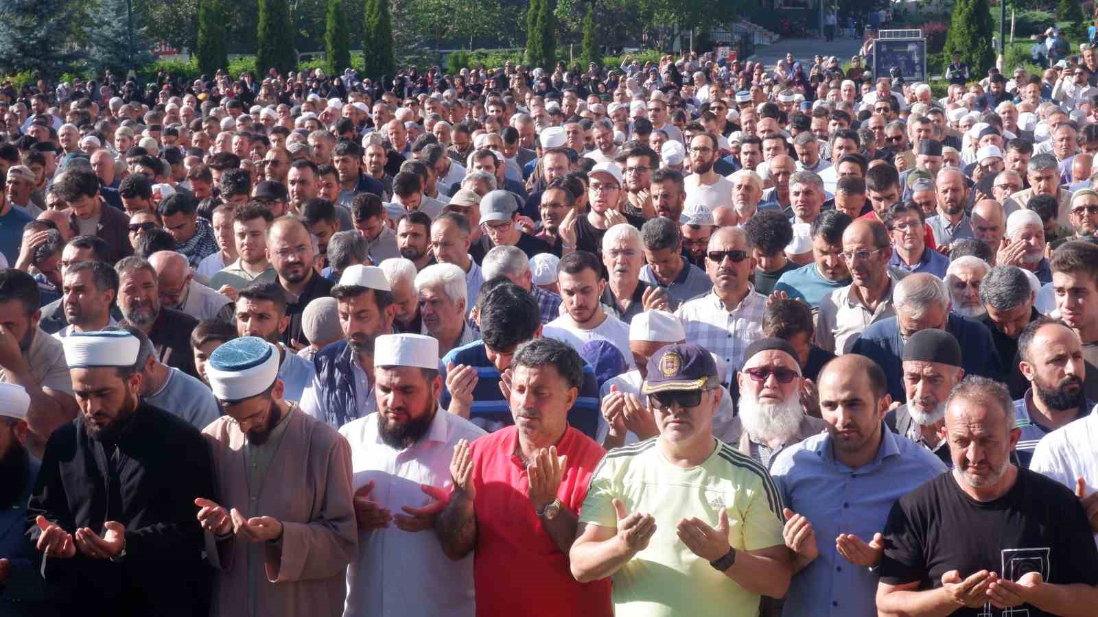 Haniye için Erzurum’da gıyabi cenaze namazı kılındı
