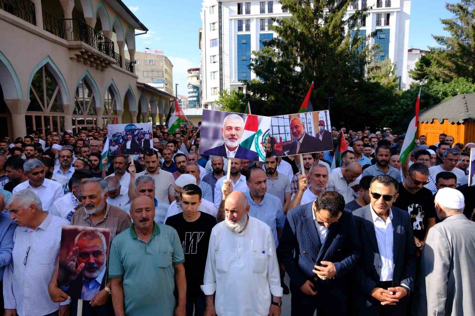 Van’da İsmail Haniye için gıyabi cenaze namazı kılındı
