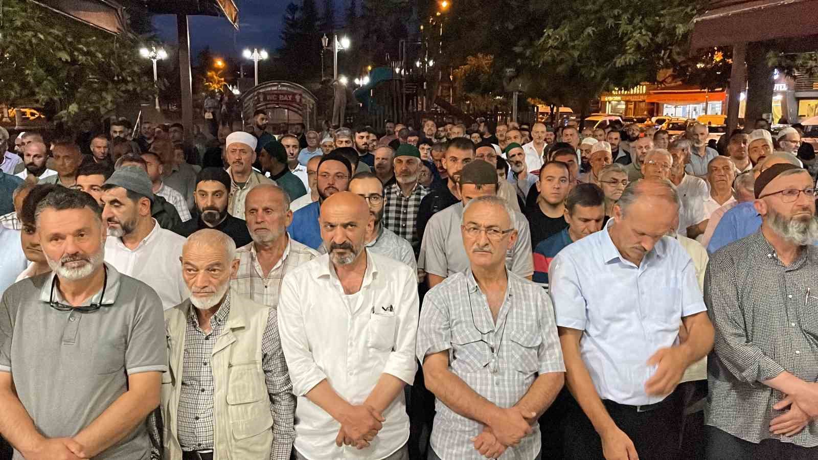 Rize’de Hamas lideri Haniye için gıyabi cenaze namazı kılındı
