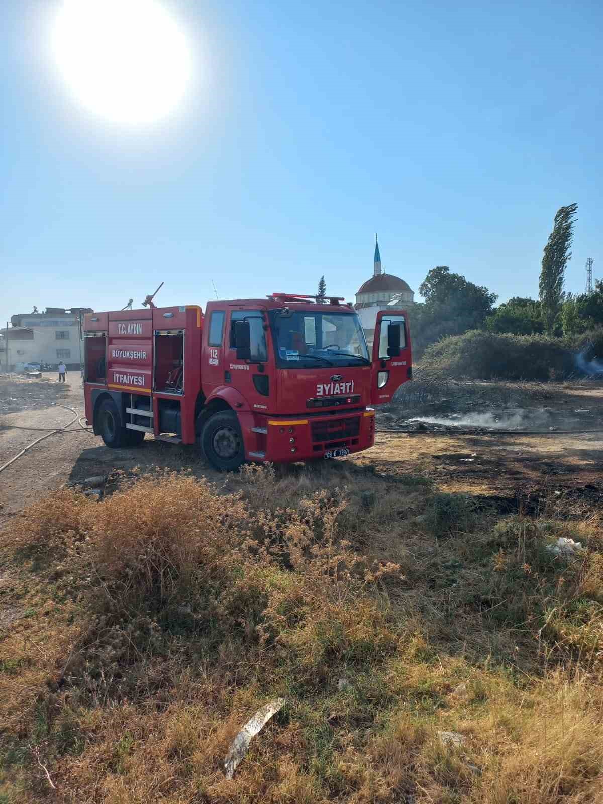 Büyükşehir Belediyesi yangınlara anında müdahale etti
