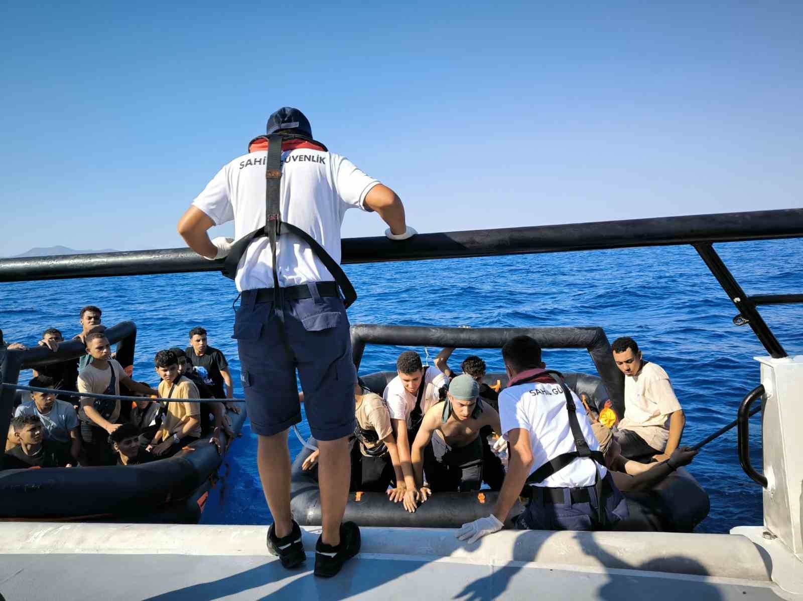 Datça’da Yunanistan’ın geri ittiği 30 düzensiz göçmen kurtarıldı
