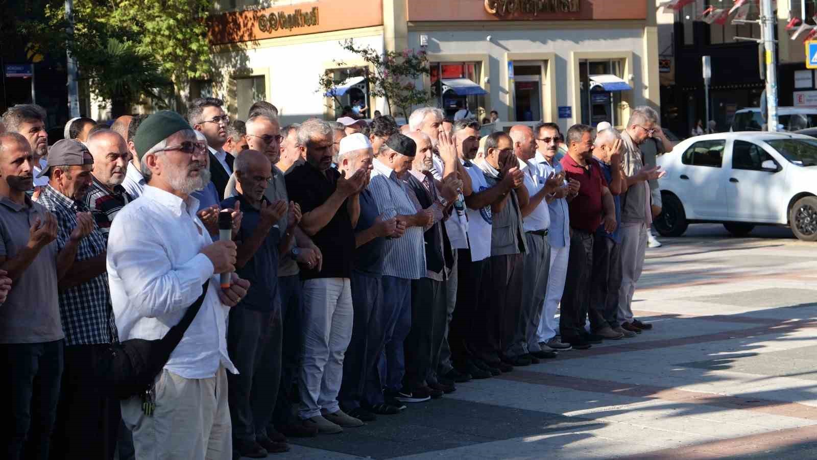 İsmail Haniye için gıyabi cenaze namazı kılındı
