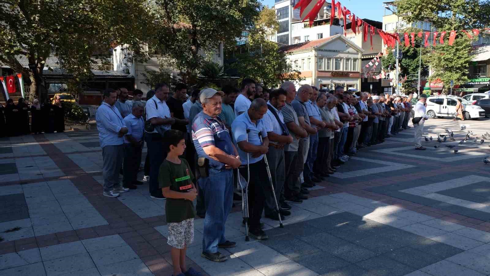 İsmail Haniye için gıyabi cenaze namazı kılındı
