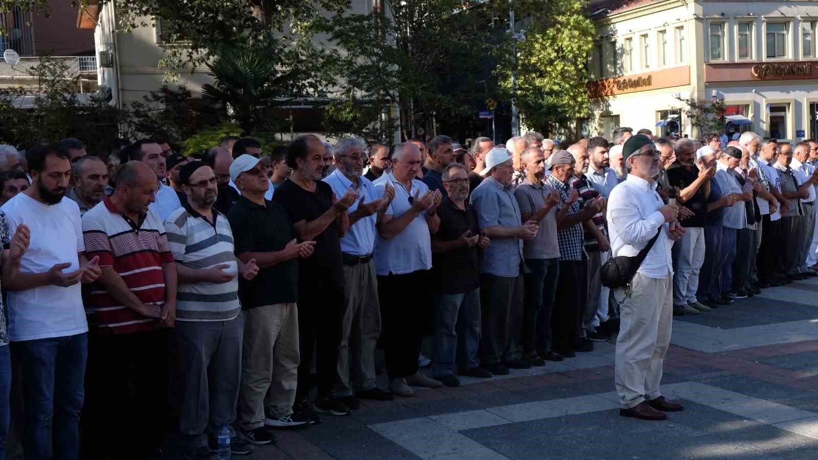 İsmail Haniye için gıyabi cenaze namazı kılındı
