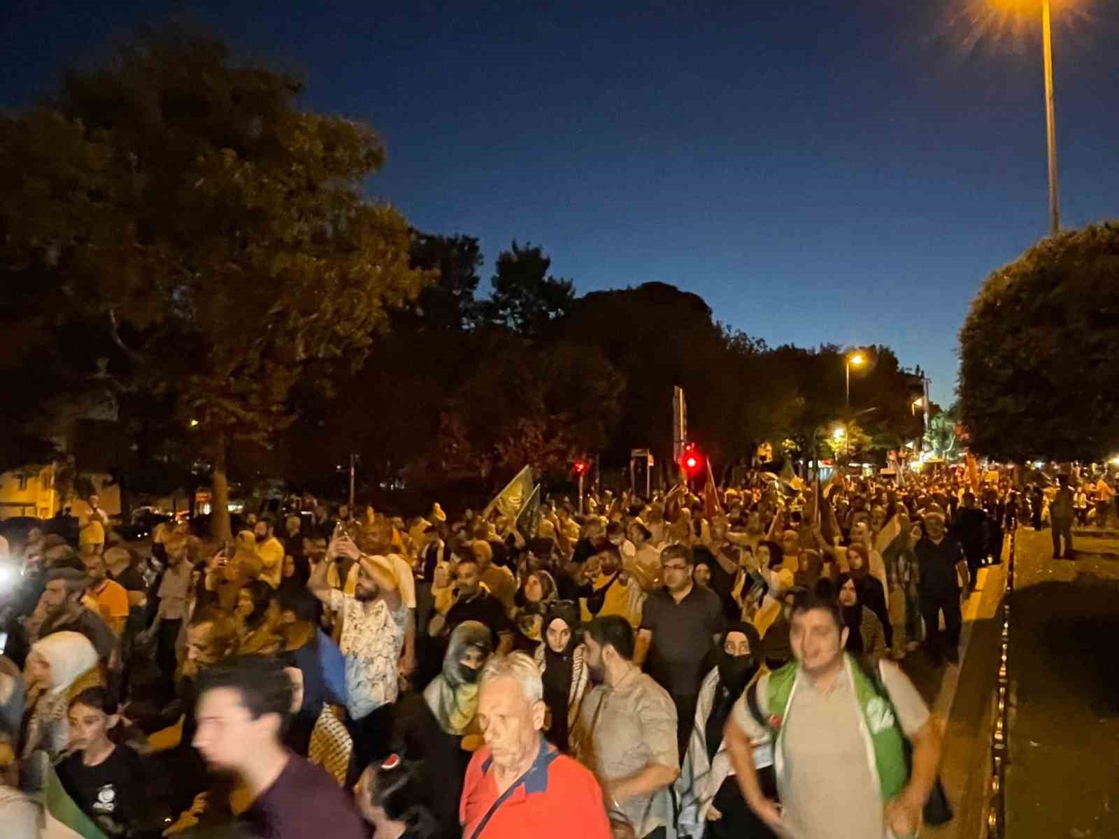 Haniye’ye düzenlenen suikast yürüyüşle protesto edildi
