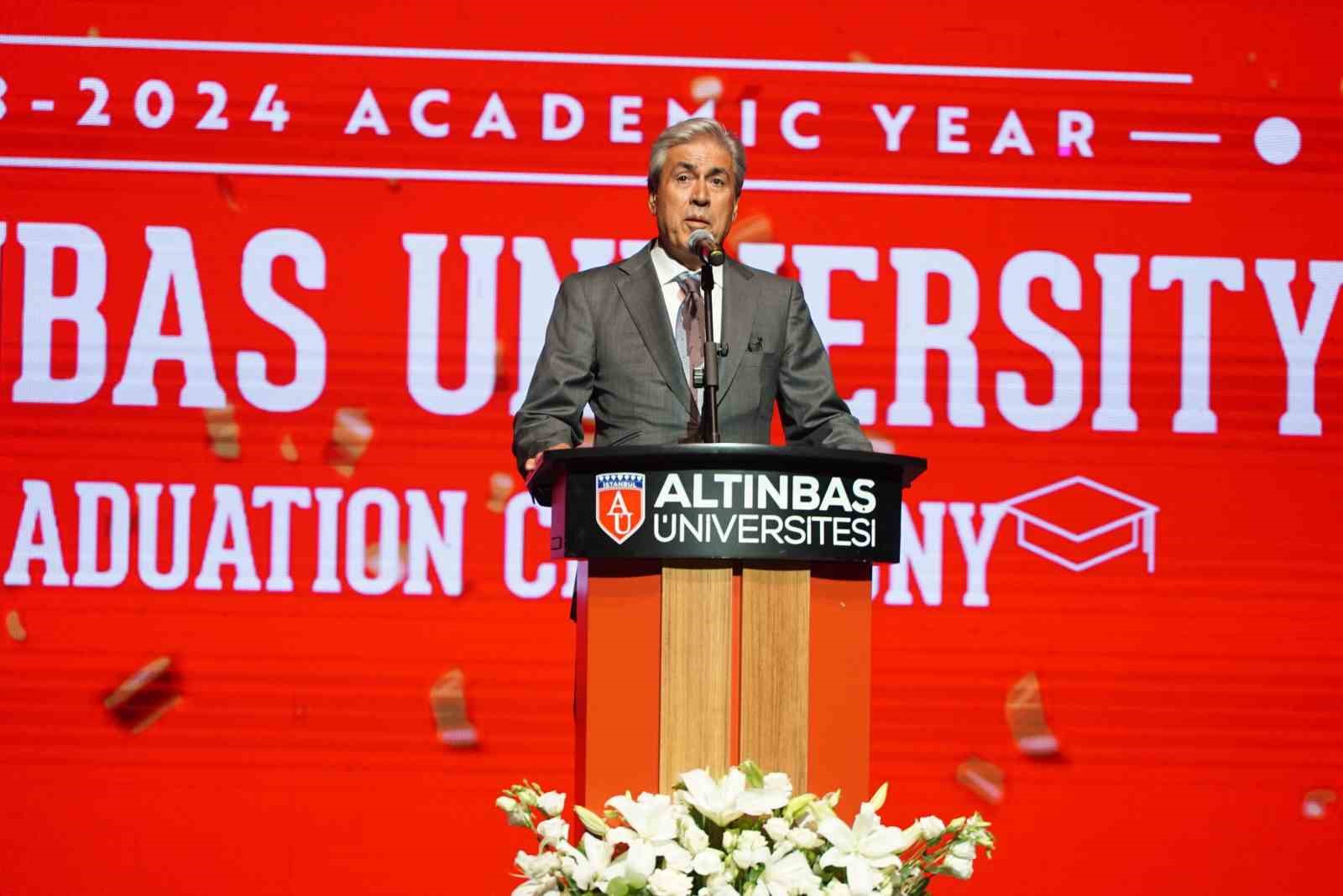 Altınbaş Üniversitesi 2023-2024 mezunlarını büyük bir coşku ile uğurladı
