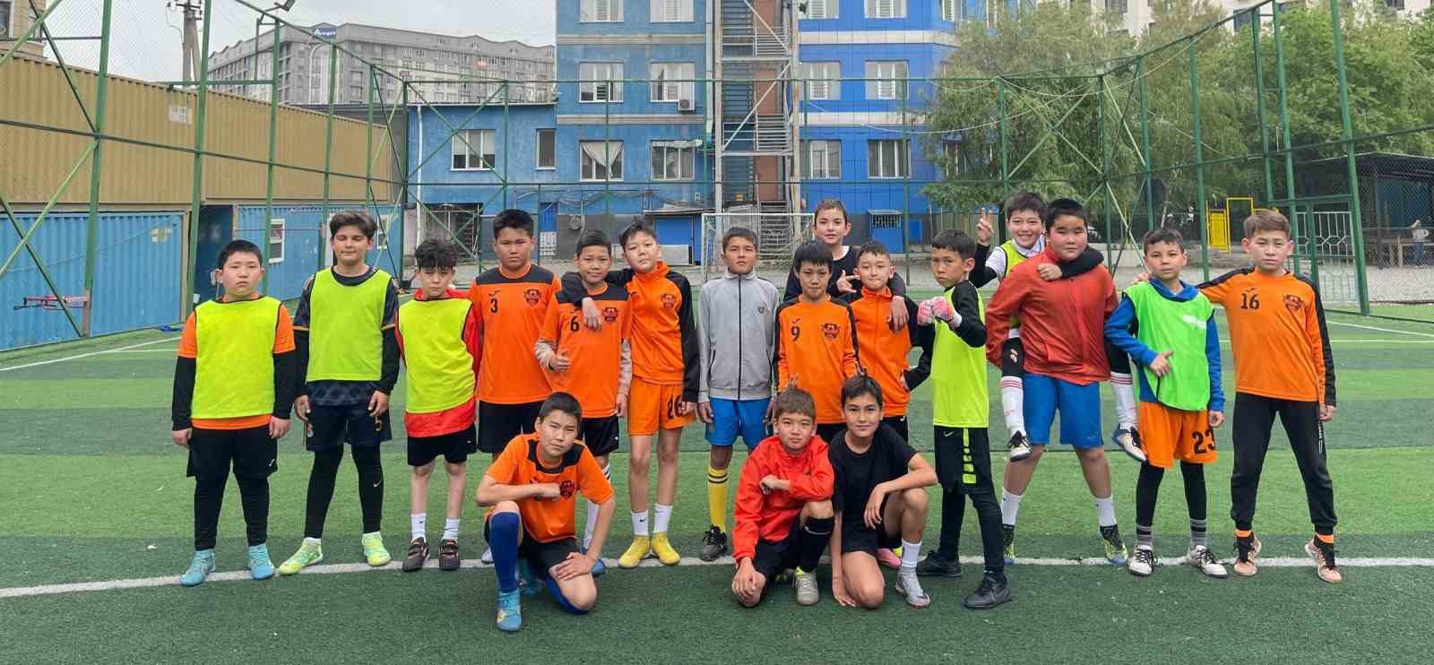 Yürüme zorluğu çekerken şimdi okul futbol takımına seçildi
