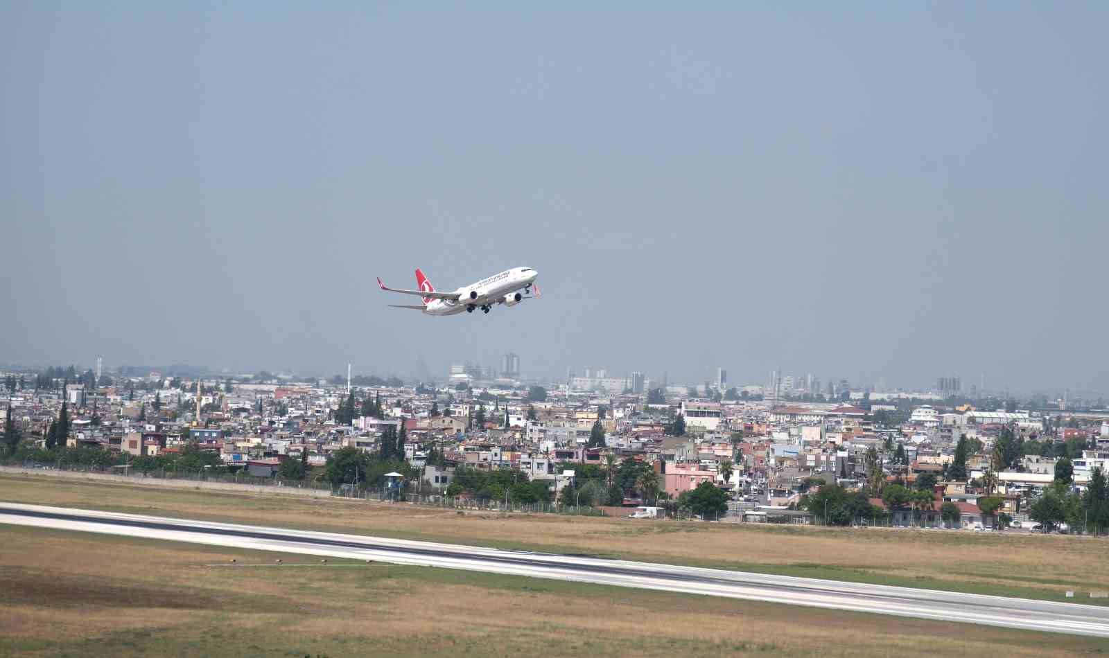 Adana’da vatandaşlar havalimanının yolcu uçuşuna kapatılmasını istemiyor
