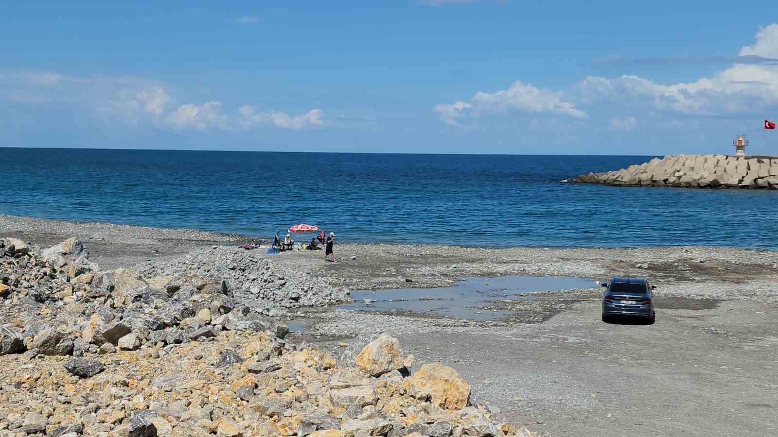 Milyonluk yatırım yapılan limanda balıkçı tekneleri karaya oturma tehlikesi yaşıyor
