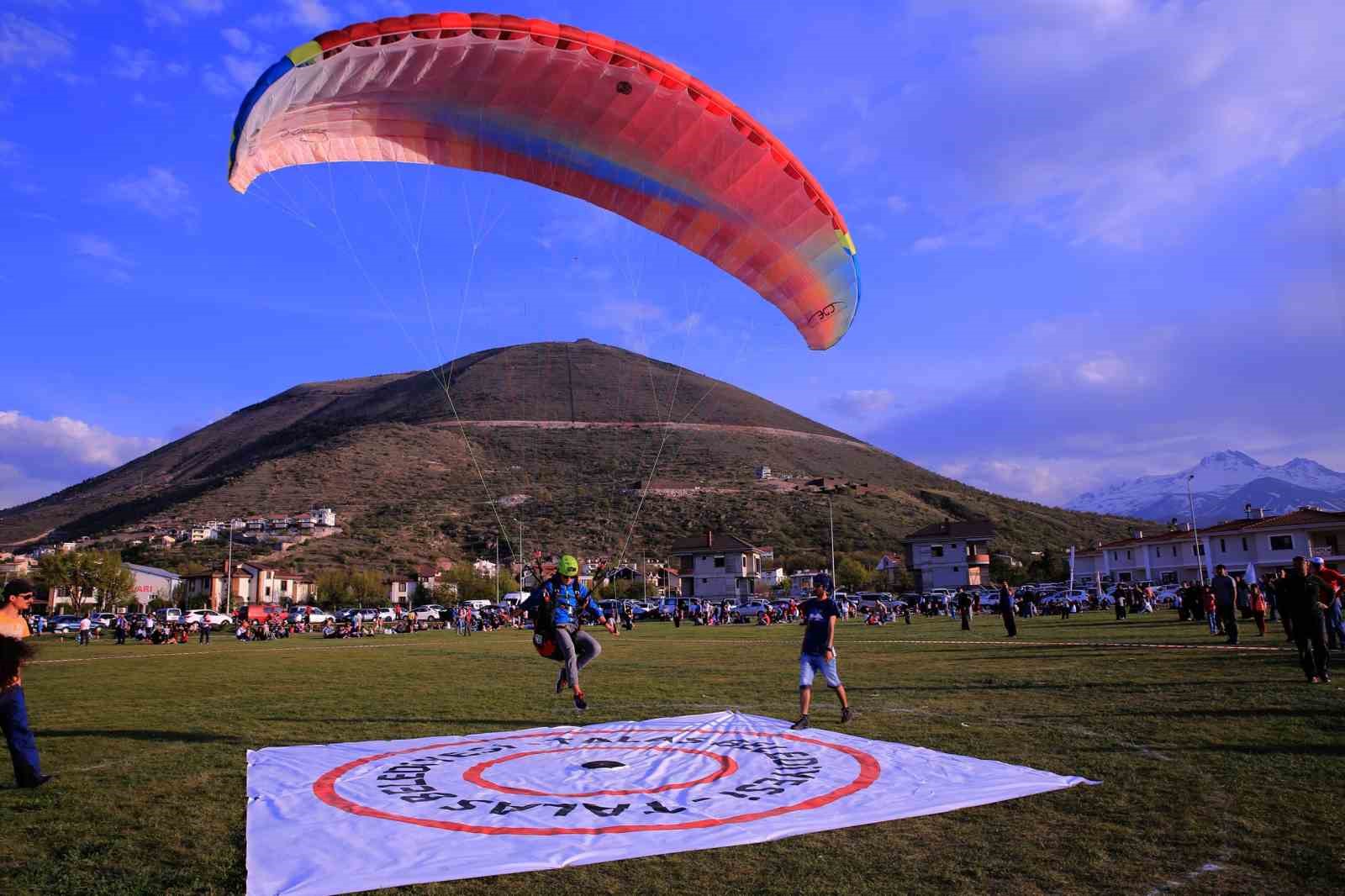 Yamaç Paraşütü İniş Alanı resmen ‘iniş parkuru’ oldu
