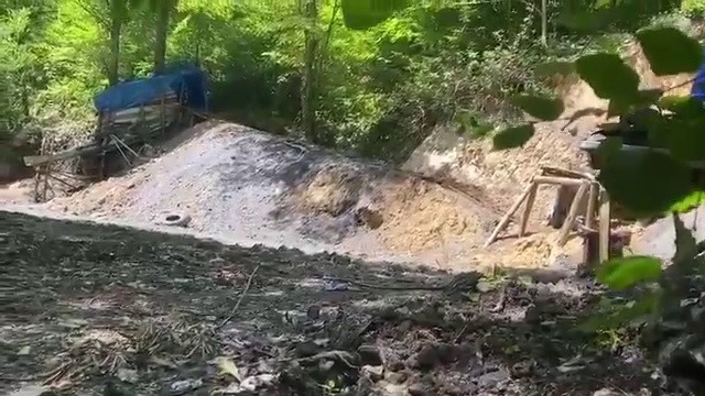 Ruhsatsız işletilen maden ocağı dinamitle böyle imha edildi
