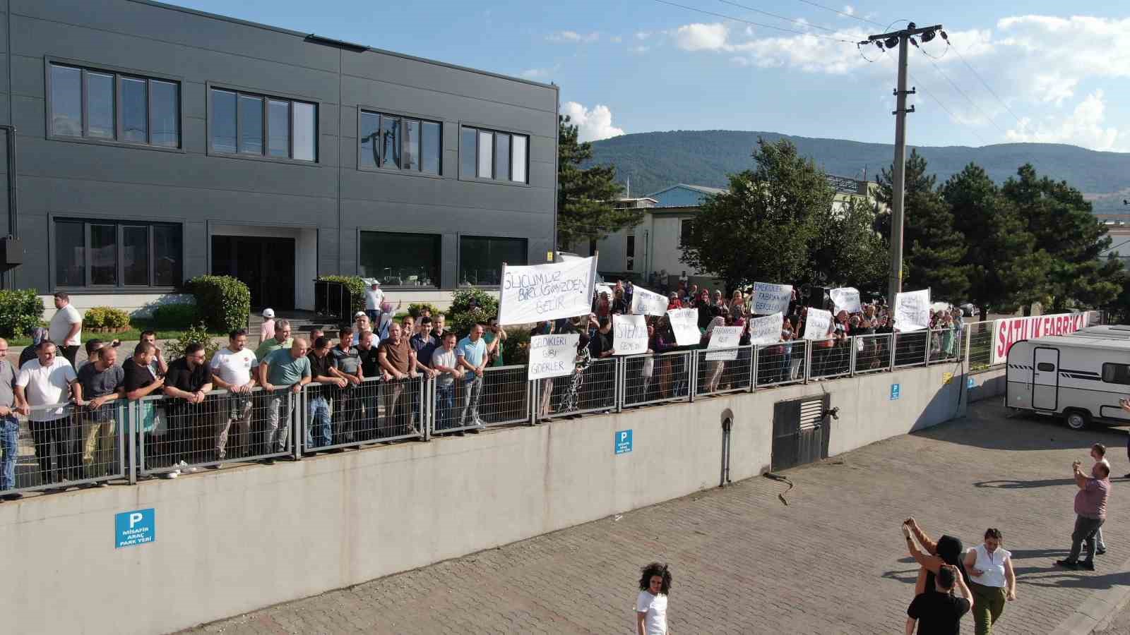 İşçi bu kez patronunun yanında yer alarak sendikaya karşı eylem yaptı
