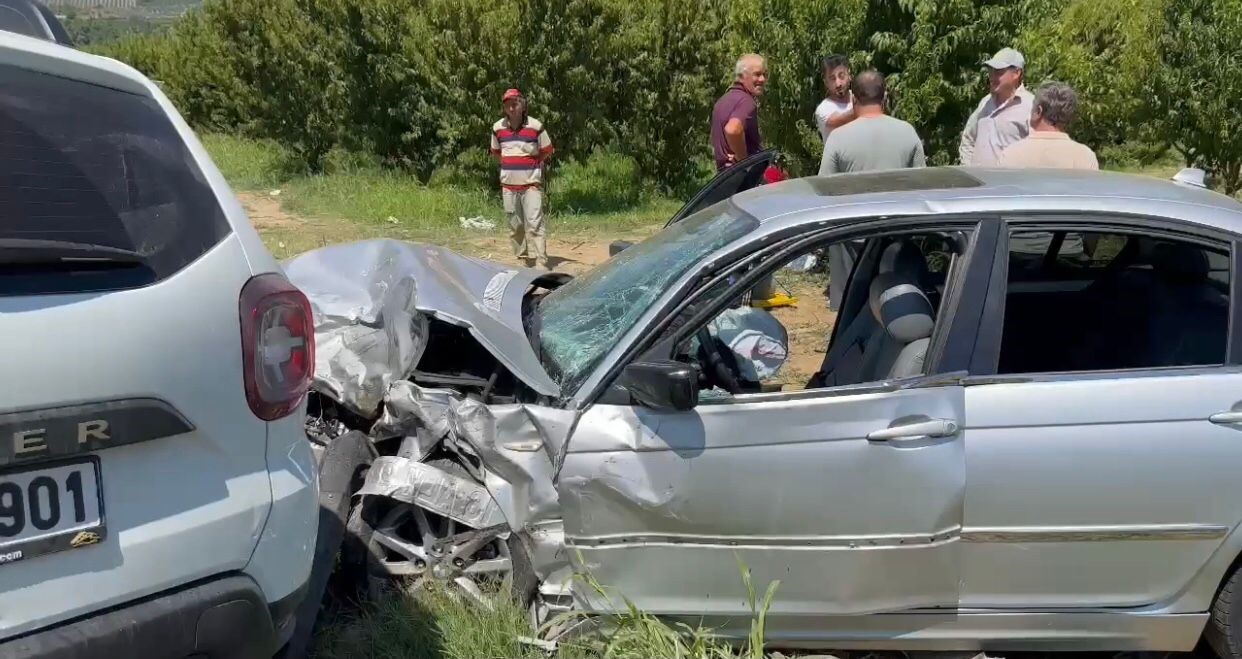 Bursa’da iki otomobil kafa kafaya çarpıştı: 5 yaralı
