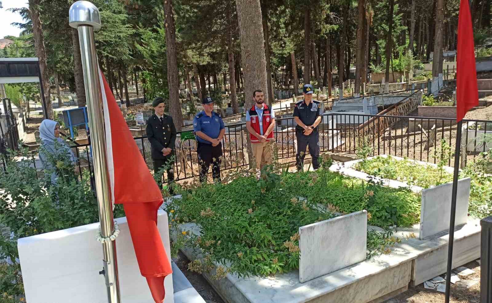 Simav’da güvenlik güçlerinden şehit mezarları ve ailelerine ziyaret
