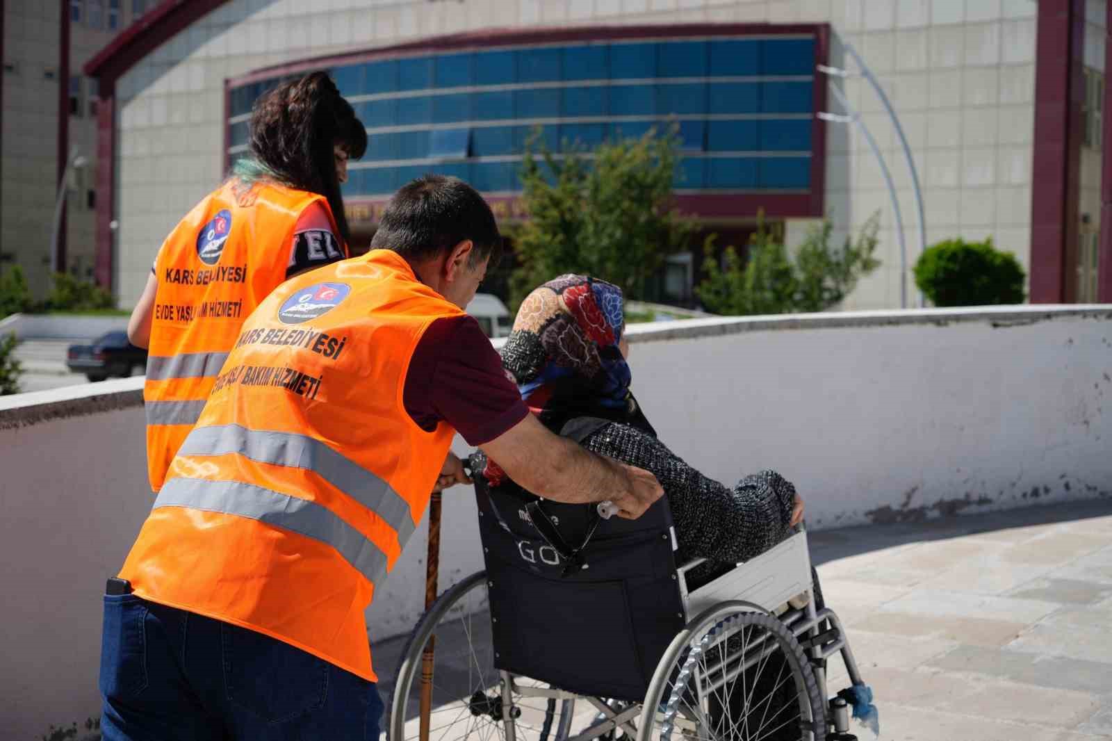 Kars Belediyesi’nin evde bakım hizmeti sürüyor
