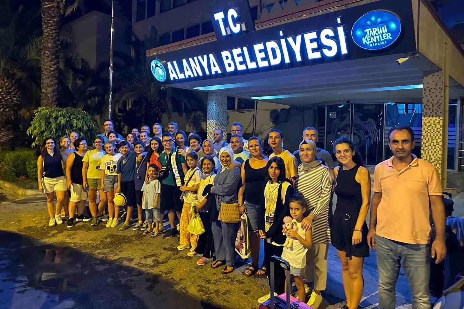 Alanyalı öğrencilerden kardeş şehir gezisi
