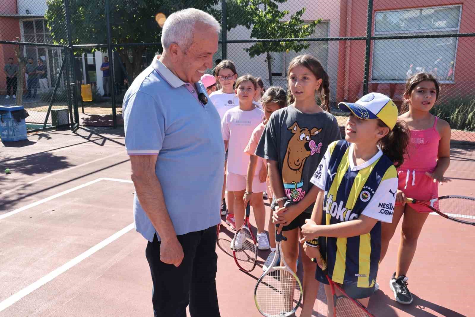 Başkan Şadi Özdemir, çocuklarla spor yaptı
