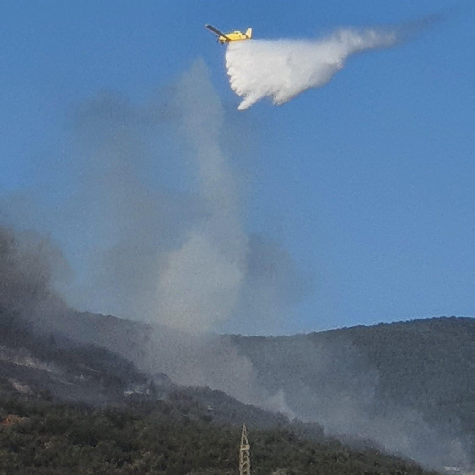 Erdek’teki orman yangınına 4 helikopter ve 3 uçak müdahale ediyor
