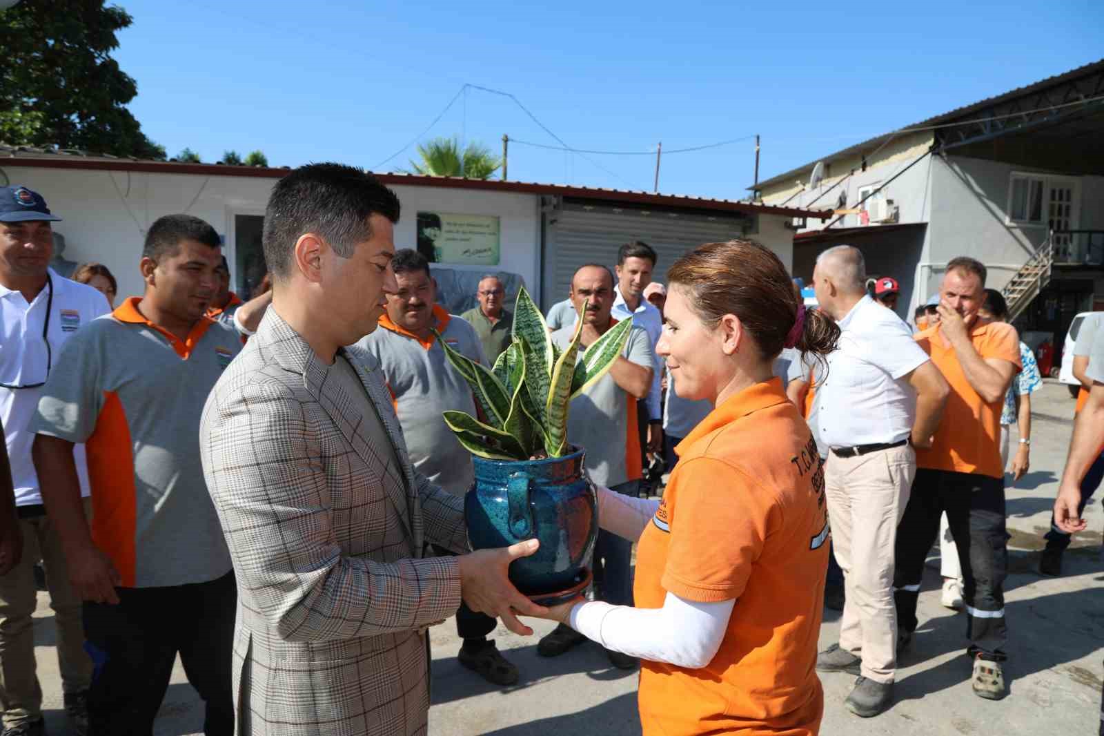 Başkan Ünlü, personelle buluşmaya devam ediyor
