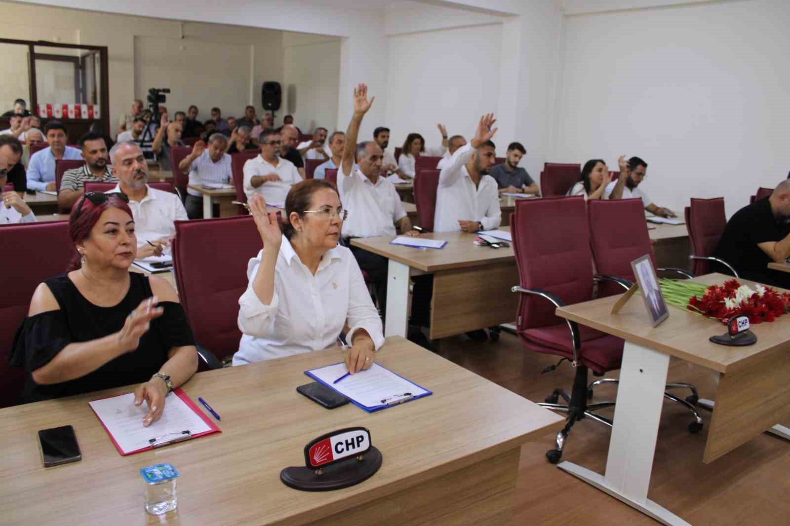 Belediye meclisinden Bolyurt’a karanfilli veda
