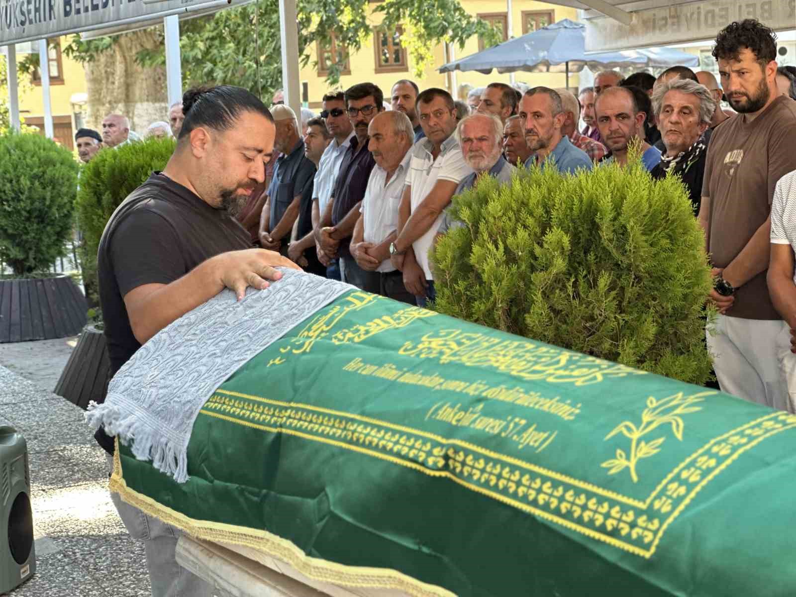 2 çocuk babası dağcı, gözyaşları içinde toprağa verildi
