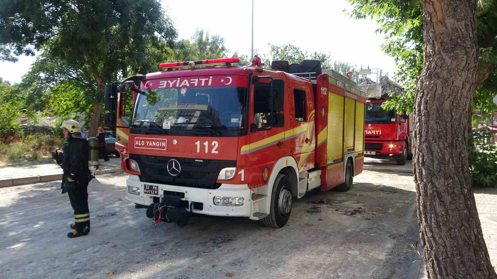 Asfalt çalışması sırasında doğal gaz boru hattında sızma ekipleri alarma geçirdi
