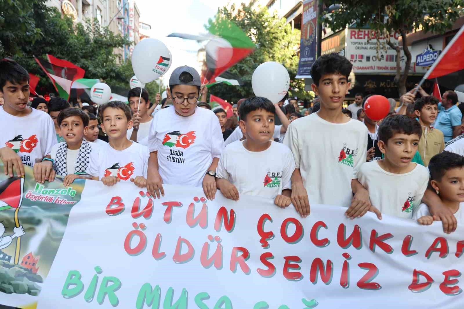 Elazığ’da çocuklar Gazze için yürüdü
