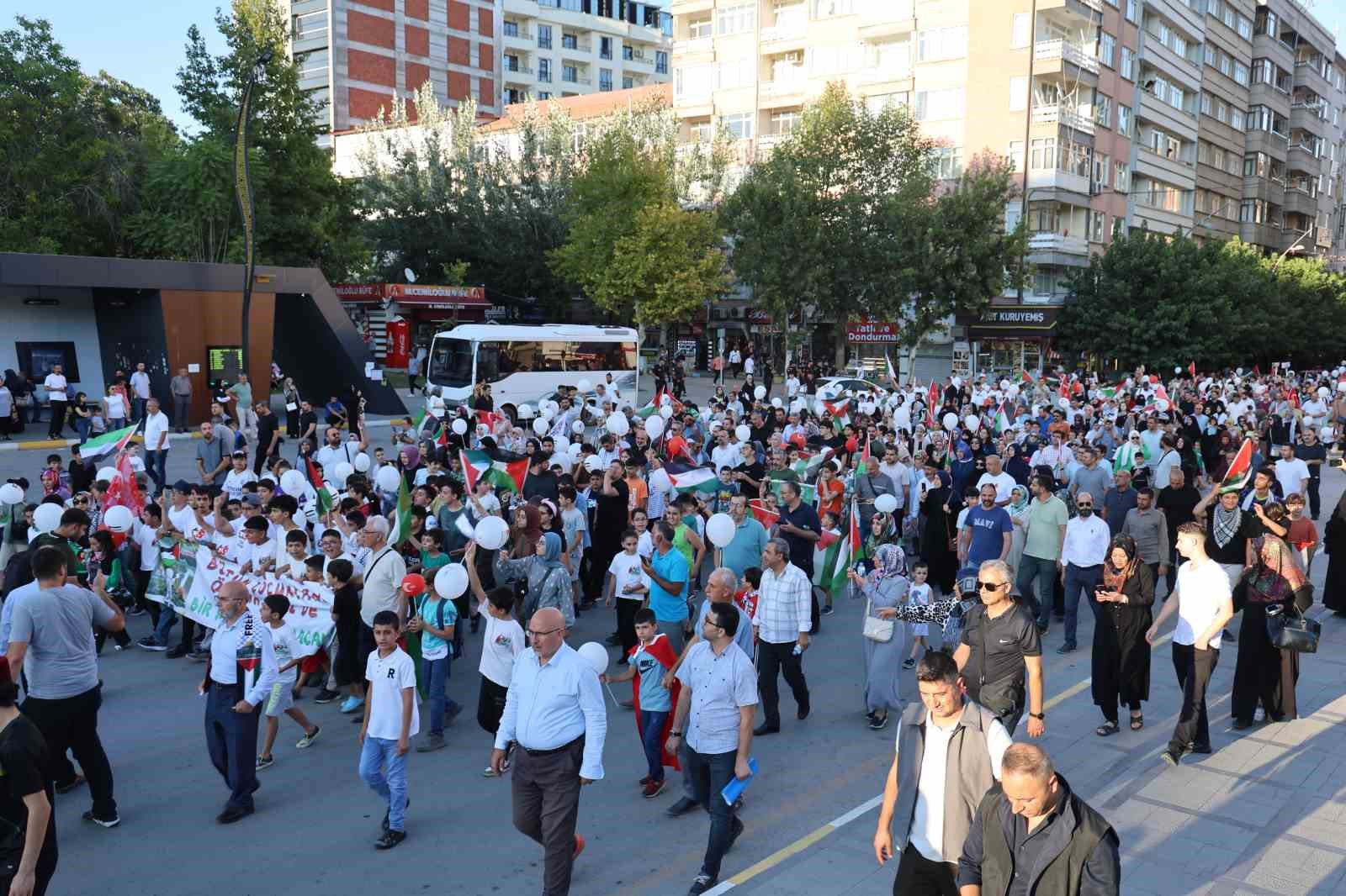 Elazığ’da çocuklar Gazze için yürüdü
